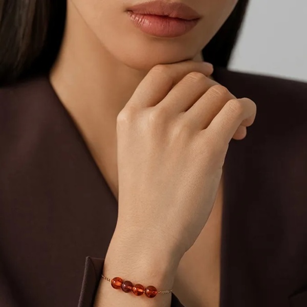 Браслет из позолоченного серебра с янтарем